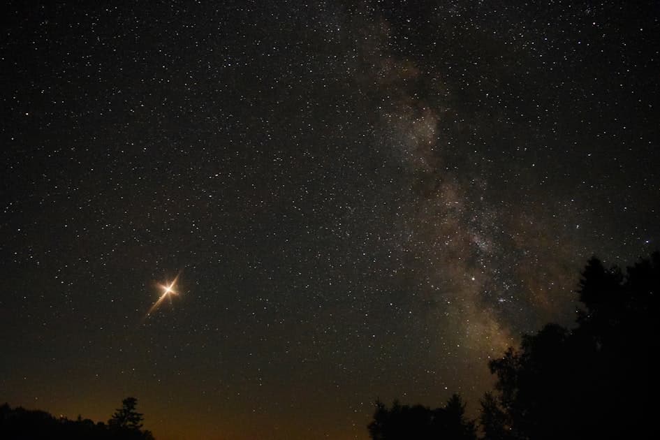 Chandra (Moon) enters Kumbha (Aquarius) — Cosmic Weather for 10 May 2026